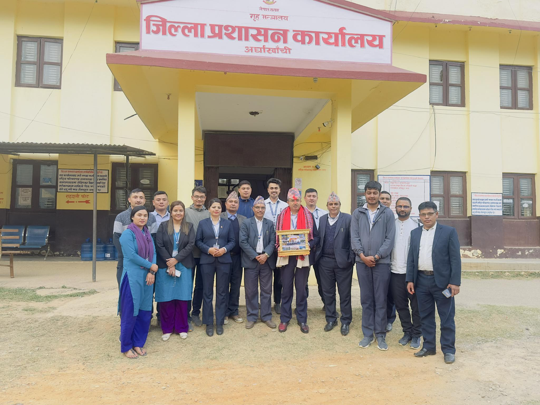 करिब दस महिनाको बसाई पछि गृह मन्त्रालयमा सरुवा हुनुभएका प्र.जि.अ. श्री कमलराज ढकालज्युलाई आगामी सफल कार्यकालको शुभकामना साथै सुस्वास्थ, दीर्घायु र उत्तरोत्तर प्रगतिको कामना सहित सेवानिवृत्त पछिको समय थप सकृय, उर्जाशिल र सेवामूलक रहोस भन्ने शुभकामना ।
